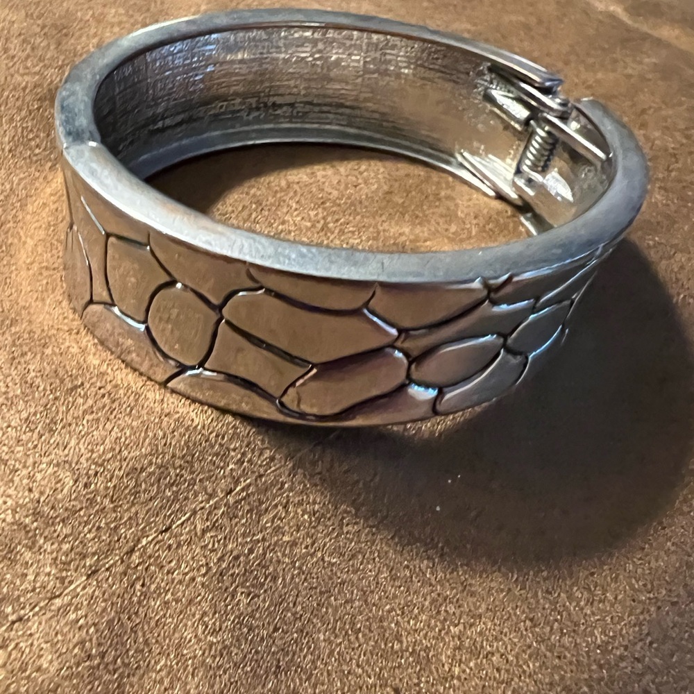 Silver Textured Hinged Bangle Bracelet - Women Accessories